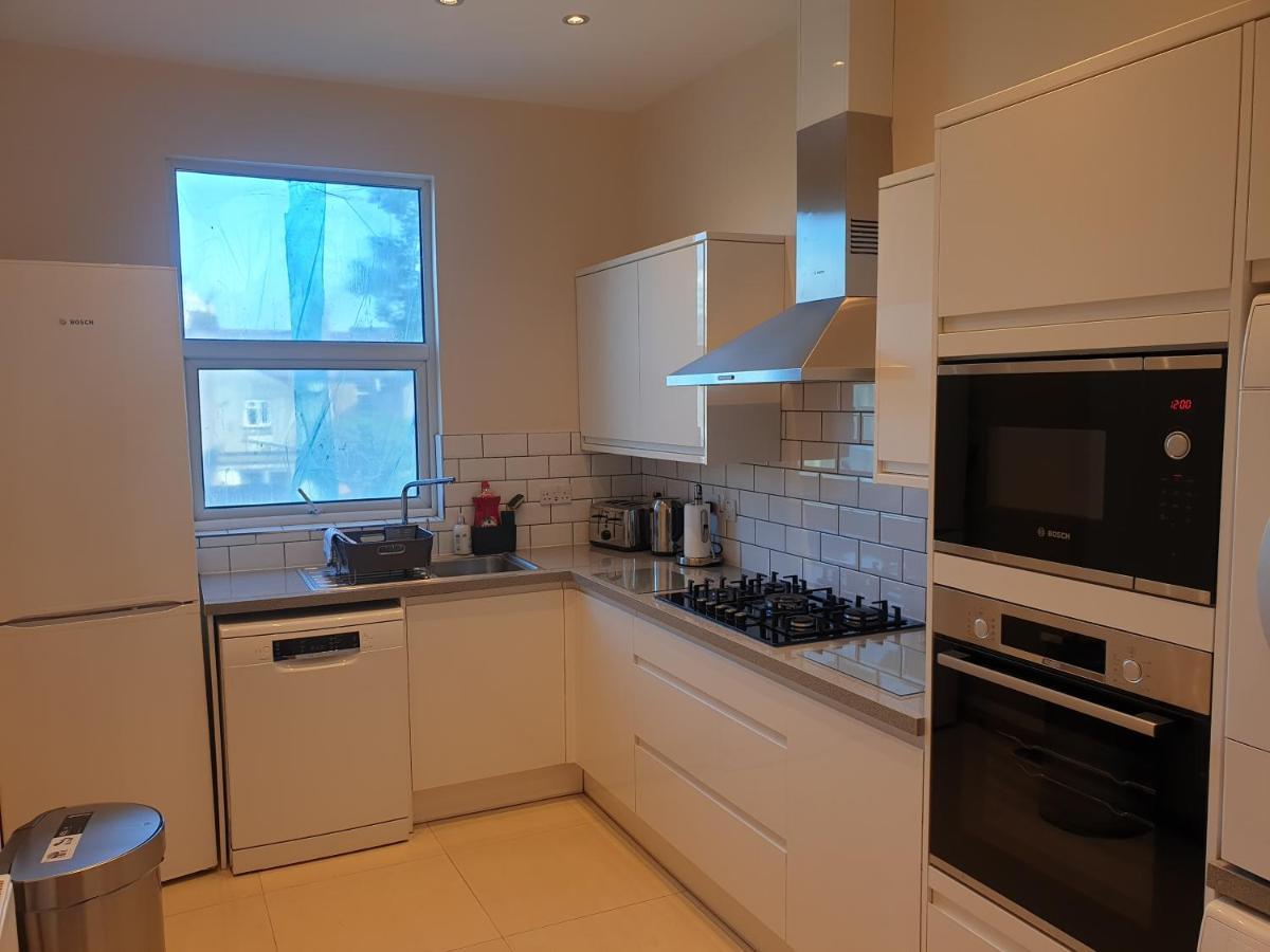 London Luxury Spacious 2 Bedroom Apartment 4 Mins From Ilford Stn. Free Parking Экстерьер фото