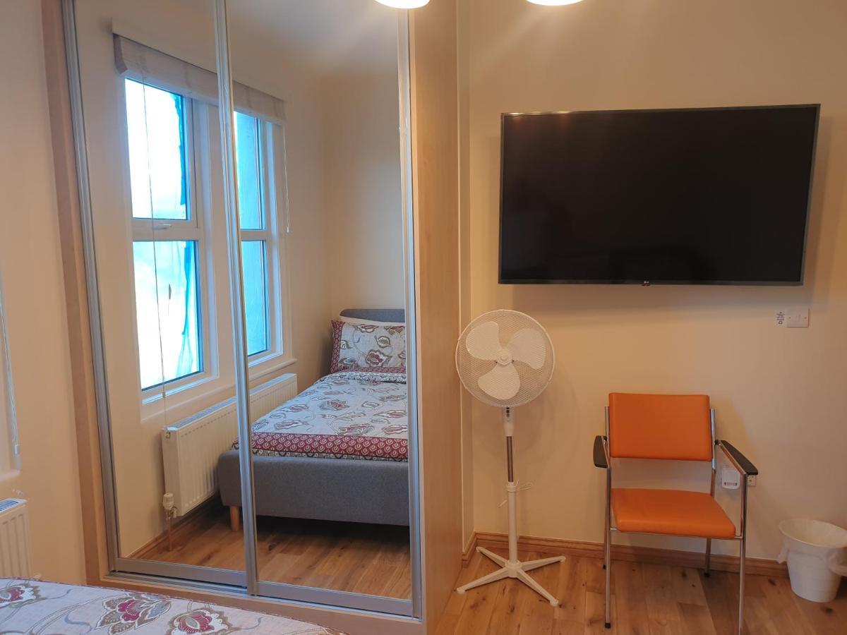 London Luxury Spacious 2 Bedroom Apartment 4 Mins From Ilford Stn. Free Parking Экстерьер фото