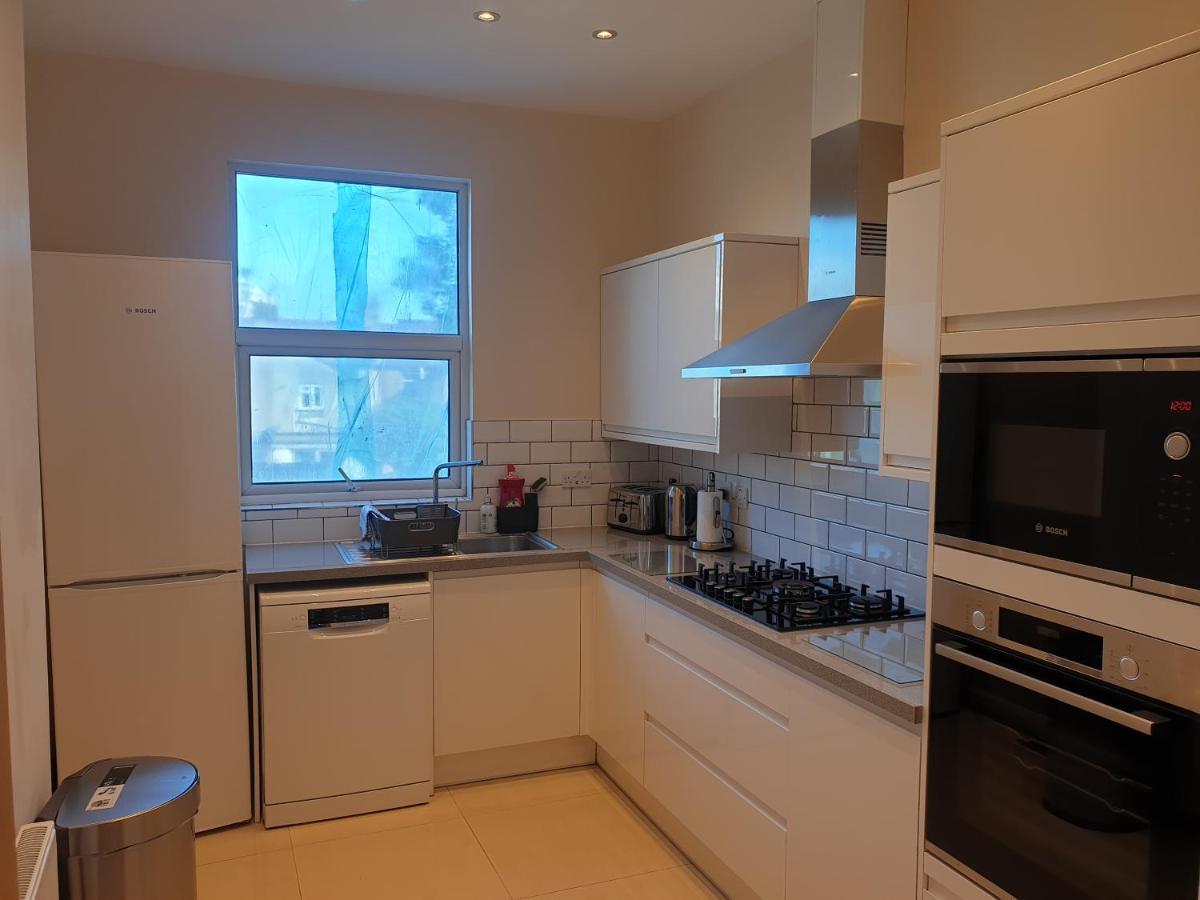 London Luxury Spacious 2 Bedroom Apartment 4 Mins From Ilford Stn. Free Parking Экстерьер фото