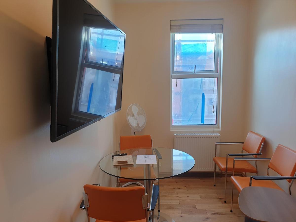 London Luxury Spacious 2 Bedroom Apartment 4 Mins From Ilford Stn. Free Parking Экстерьер фото